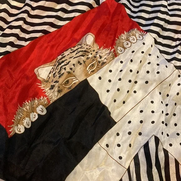 Gant Gaither gorgeous scarf size approximately 58” by 11” - Picture 2 of 5